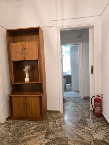 Central Athens Home by Rod 2BR for 5 Near 2 Metro Stations - image 12