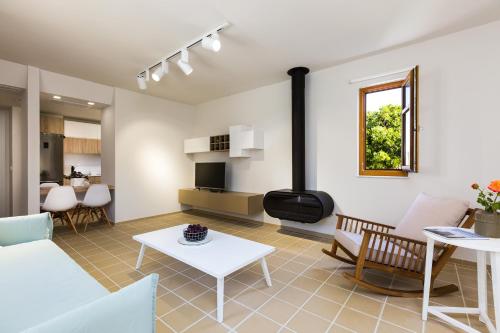 Mikro Livadi Special Lodges - Has an Eco Salt water pool - 150m from the beach in Strand Episkopi-Rethymnon