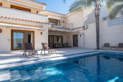 Beach Town Villa, Private Pool, Playa at 300 m