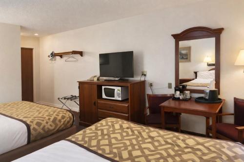 Lone Tree Inn - image 22
