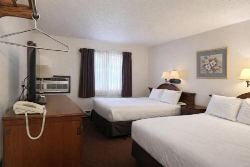 Lone Tree Inn - image 29