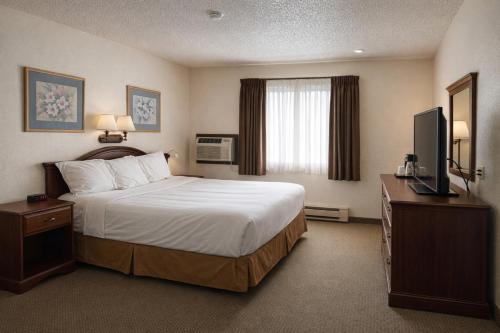 Lone Tree Inn - image 34