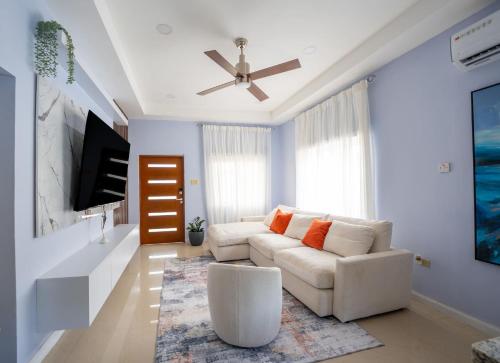 Tys Luxury Villa in Och Rios with Outdoor Cinema in เบรดนัท ฮิลล์