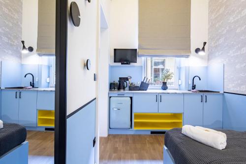 Stylish New Central Studio with AC - image 6