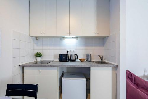 Ultra Central - Quiet and Comfy - image 8