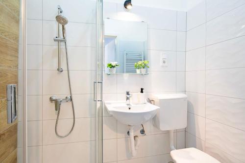 Ultra Central - Quiet and Comfy - image 6