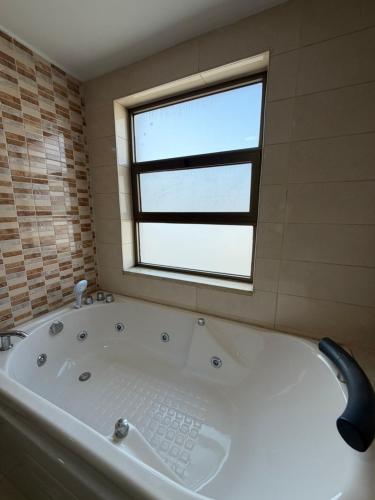al-burj apartment with stunning view 7th floor - image 5