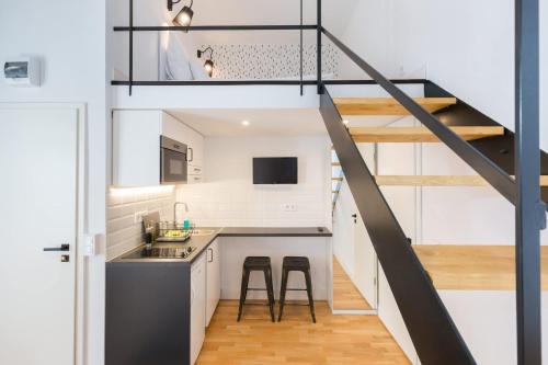 Super Location - Comfy Studio - image 10