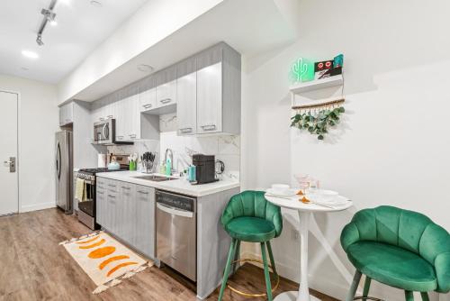 Stylish Studio In Sm W Free Parking And Pool - Santa Monica, CA