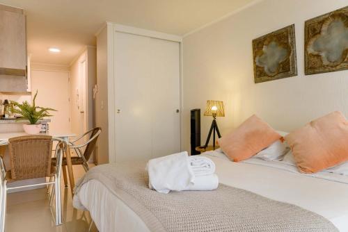 Modern Studio Prime Location near Santa Lucia