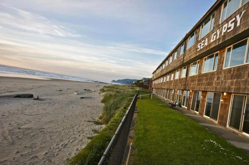 Sea Gypsy Rentals - image 40