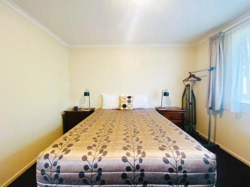 Deluxe One-Bedroom Apartment