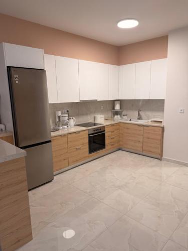 Urban elegant suite! in Haidári