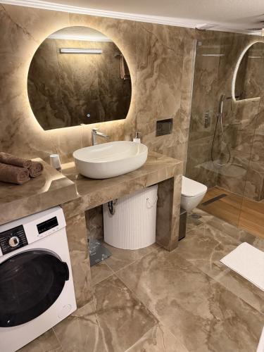 Urban elegant suite! in Haidári