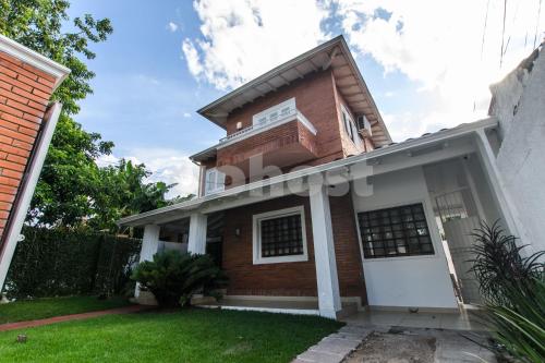 Spacious and chic house in Las Mercedes in Ypané