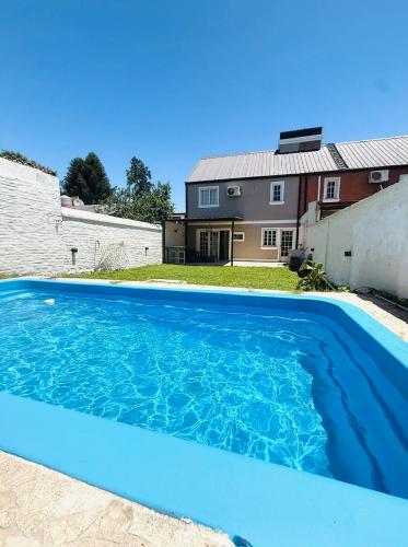 Casa Lima con pileta y jardín (Casa Lima con pileta y jardin) in 예르바 부에나