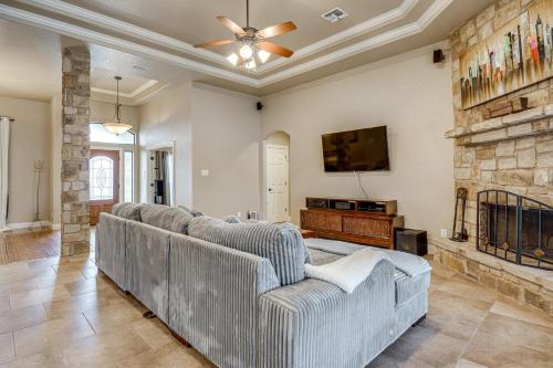 Pet-Friendly La Vernia Home, 30 Mi to San Antonio in La Vernia, USA