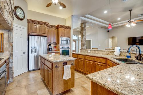 Pet-Friendly La Vernia Home, 30 Mi to San Antonio in La Vernia, USA