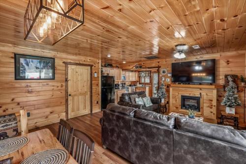 Open Heavens by Venture Smoky Mountains in Caton (TN)