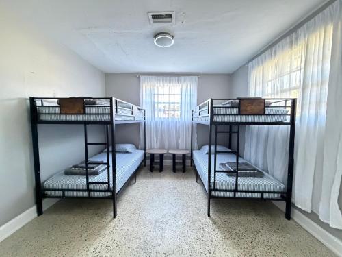 Bek's Hostel in Hallandale Beach