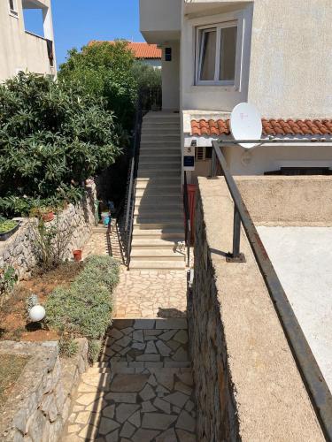 Apartments with a parking space Losinj, Losinj - 23520 in 馬利露辛哲市中心