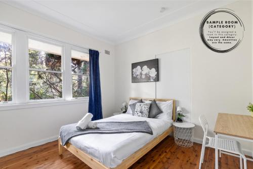 Stylish Double Room - Seconds to Transport & Shops - Shared Bathroom in Upper North Shore