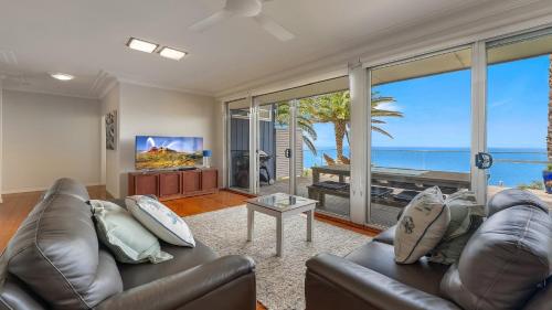 'Beachview' by HolidayCo, Killcare
