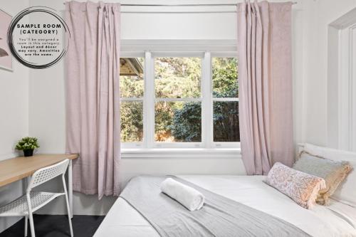 No Frill Affordable Single Room - Seconds to Transport & Shops - Shared Bathroom in Upper North Shore