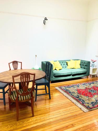 Habitacion en Edificio Historico Amplio y Luminoso para dos personas