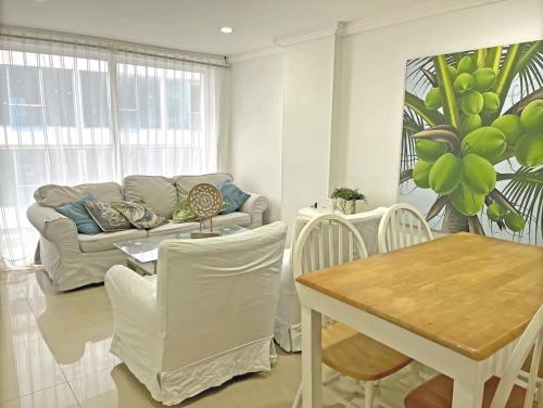 Hermoso Penthouse con vista al mar y piscina