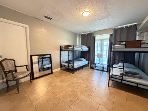 Bek's Hostel in Hallandale Beach