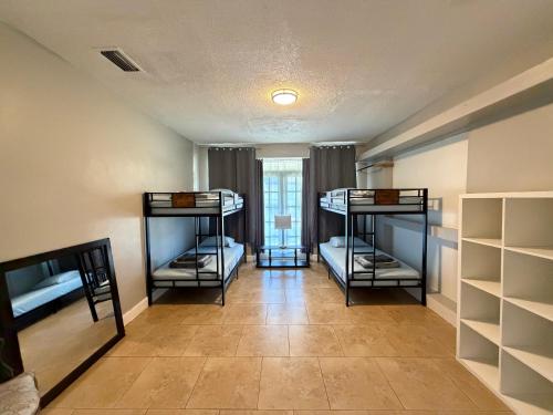 Bek's Hostel in Hallandale Beach