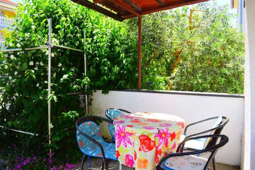 Apartment near Beach in Malinska-Insel Krk 51543 – khách sạn tại Radici