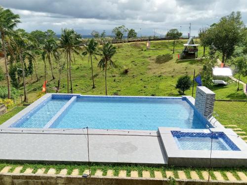 Peldbaseins, Mccp glamping and resort in Cavinti