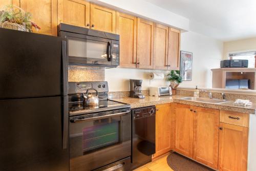 Wildwood Suites Condos by Daniel in Breckenridge, USA