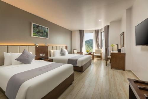 room detail thumbnail 1