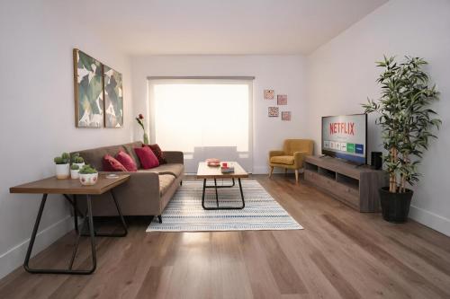 Los Angeles Premium Suites with Free Parking in Los Angeles, USA