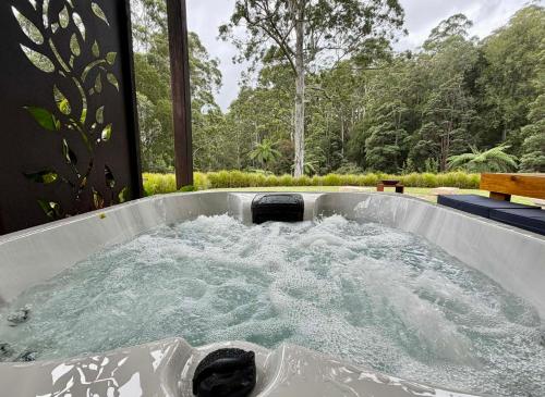 Pezsgőfürdő, Coffs Coast Mountain Retreat Cabin 2 in Nana Glen