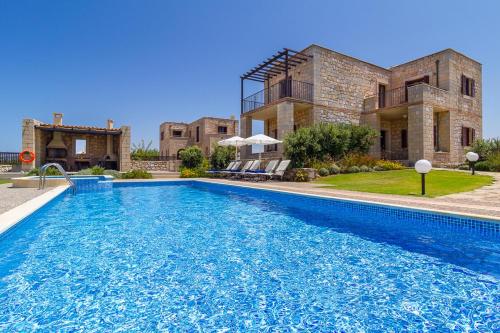 Stone Built Private villa Emerald with pool, 30m to Beach & BBQ!