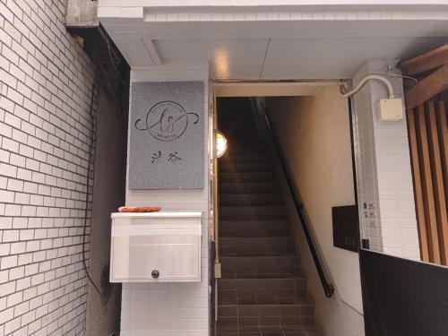 Entrance, Louis House Shibuya near Shingenji Temple