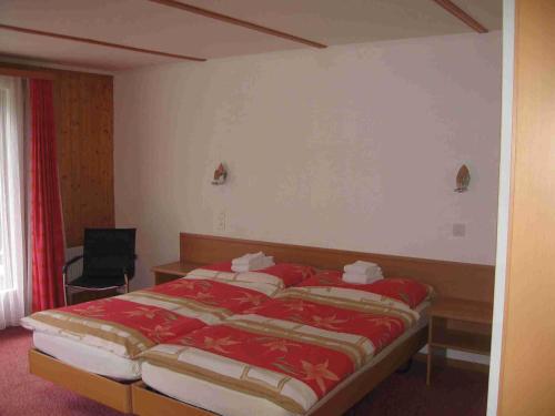 3 twin beds