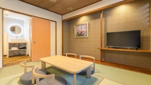 room detail thumbnail 1