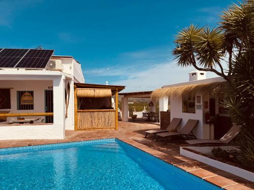 Casa Bambú Boutique Studios Andalusië with pool and Mountain Views 4