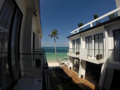 شرفة/ تراس, بالاسا برايفيت ريزدنسيز (Palassa Private Residences) in Bulabog Beach