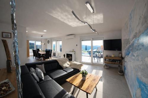 Facilities, Entire Vacation Home - Heated Pool,Jacuzzi & Sauna in Grimalda