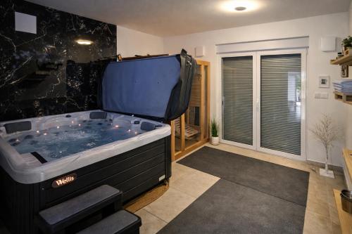Hot tub, Entire Vacation Home - Heated Pool,Jacuzzi & Sauna in Grimalda