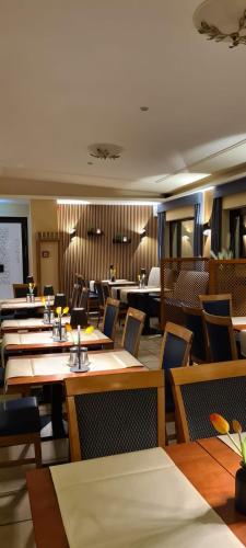 餐廳, KomfortHotel Grossbeeren - Stadt-Gut-Hotel in 大貝倫