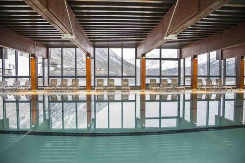 Apartment with panoramic pool for 4 at 2000m