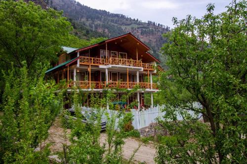 The Himalyan plum tree cottage in Bashkola
