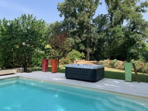 Úszómedence, Villa de Maitre au sein d'un magnifique domaine in Saint-Victoret